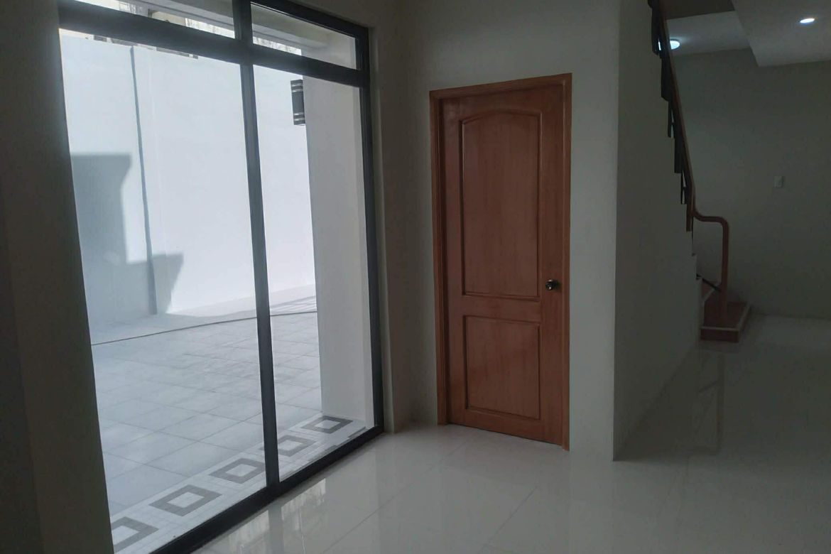 6 Bedroom House for Sale in Holy Spirit, Quezon City, Metro Manila – photo 2