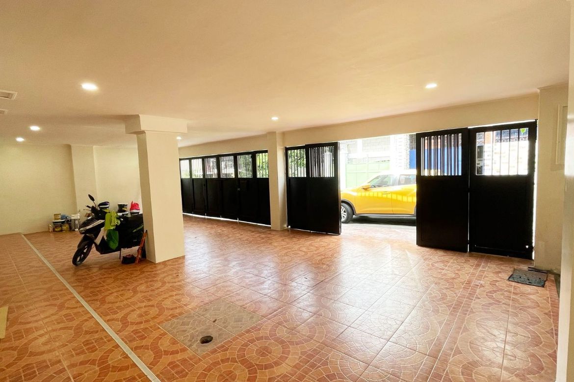 6 Bedroom House for Sale in Kapitolyo, Pasig, Metro Manila – photo 2