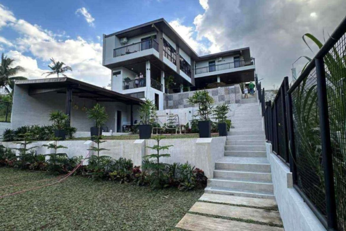 6 Bedroom House for Sale in Kaybagal North, Tagaytay, Cavite