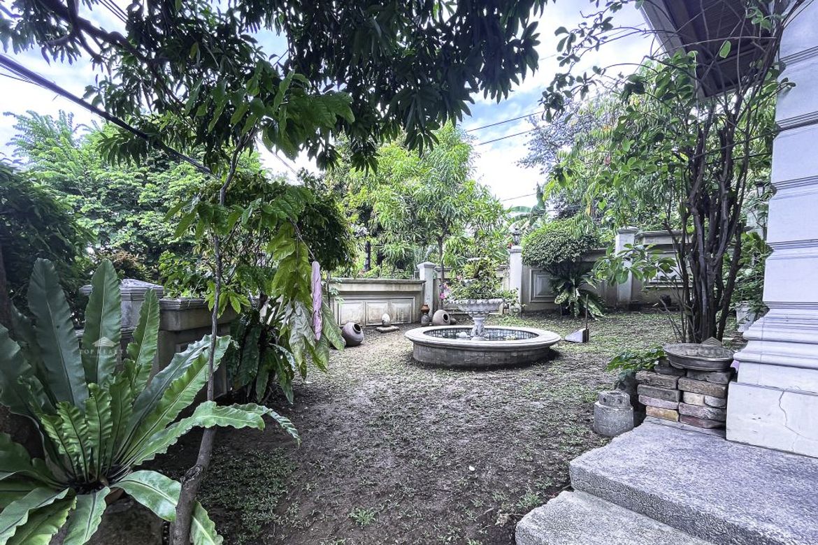 6 Bedroom House for Sale in LOYOLA GRAND VILLAS, Ramon Magsaysay, Quezon City, Metro Manila near LRT-1 Roosevelt – photo 3