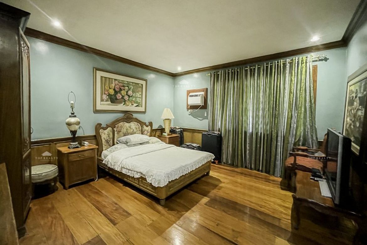 6 Bedroom House for Sale in LOYOLA GRAND VILLAS, Ramon Magsaysay, Quezon City, Metro Manila near LRT-1 Roosevelt – photo 5