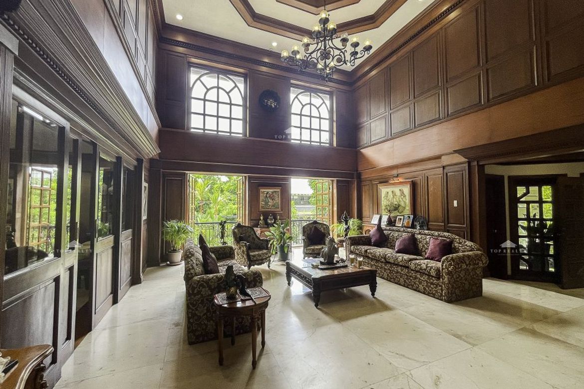 6 Bedroom House for Sale in LOYOLA GRAND VILLAS, Ramon Magsaysay, Quezon City, Metro Manila near LRT-1 Roosevelt – photo 8