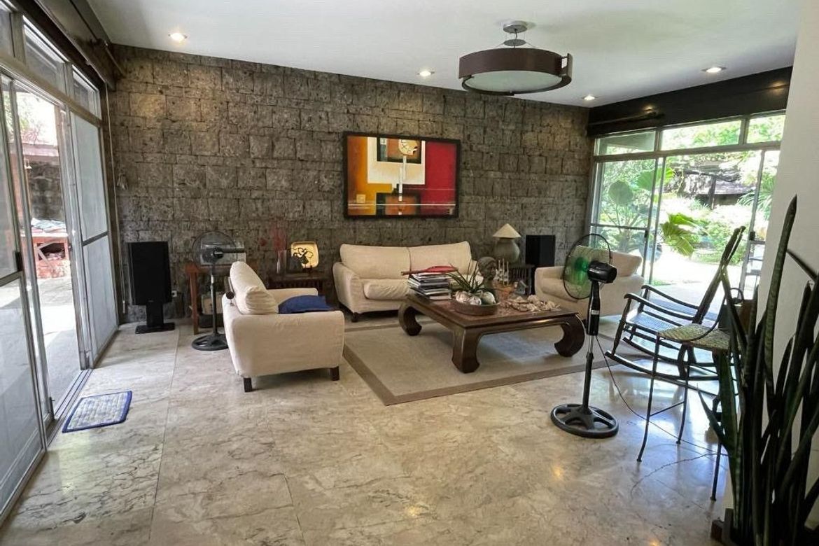 6 Bedroom House for Sale in Loyola Heights, Quezon City, Metro Manila near LRT-2 Katipunan – photo 2