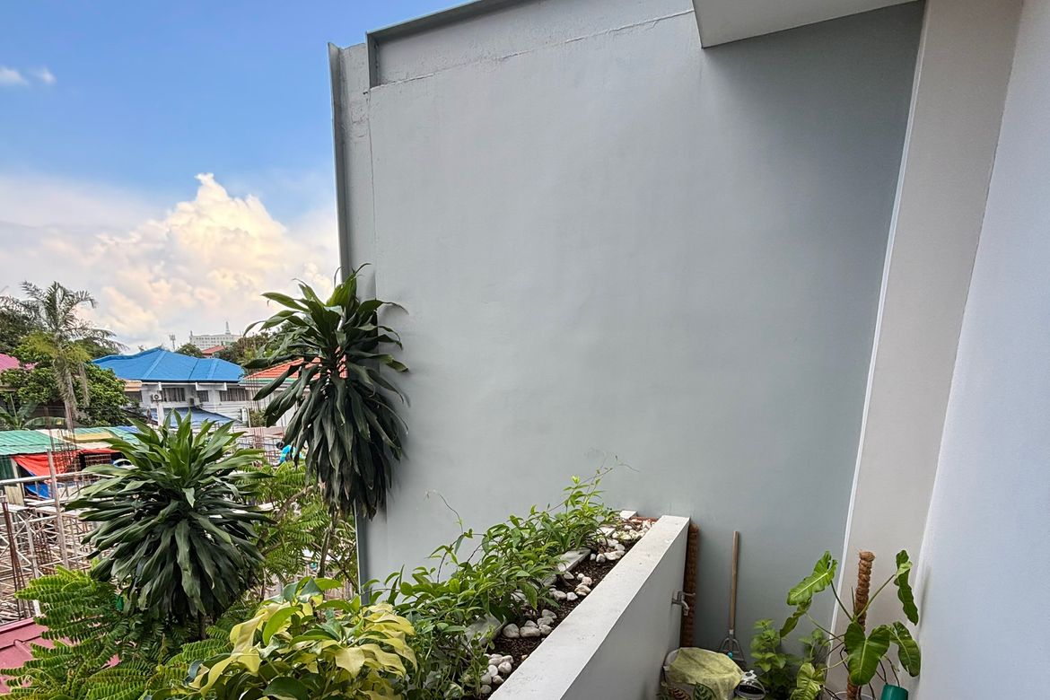 6 Bedroom House for Sale in Loyola Heights, Quezon City, Metro Manila – photo 2