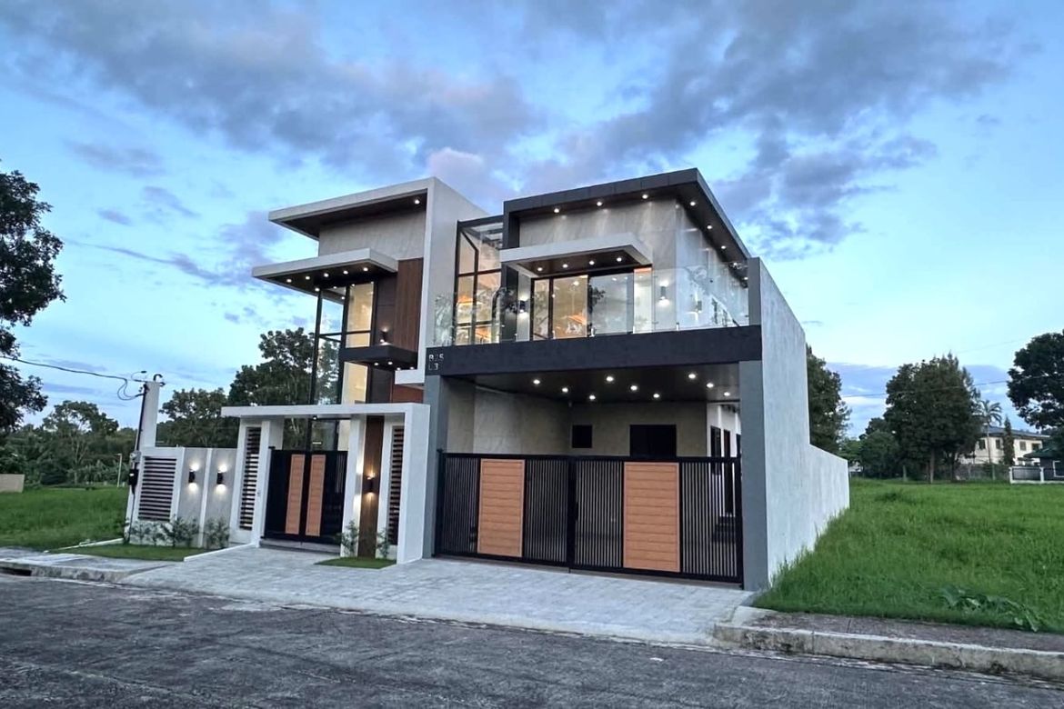 6 Bedroom House for Sale in Mangas I, Alfonso, Cavite