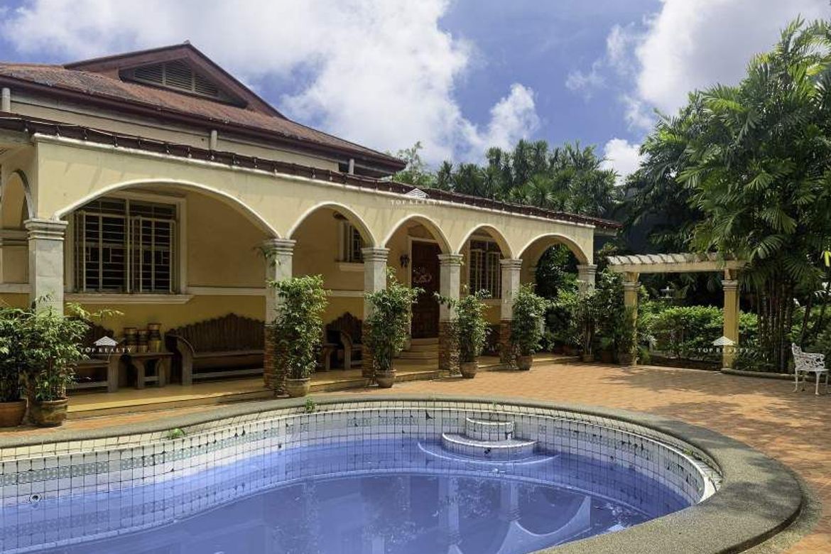 6 Bedroom House for Sale in Mariana, Quezon City, Metro Manila near LRT-2 Gilmore