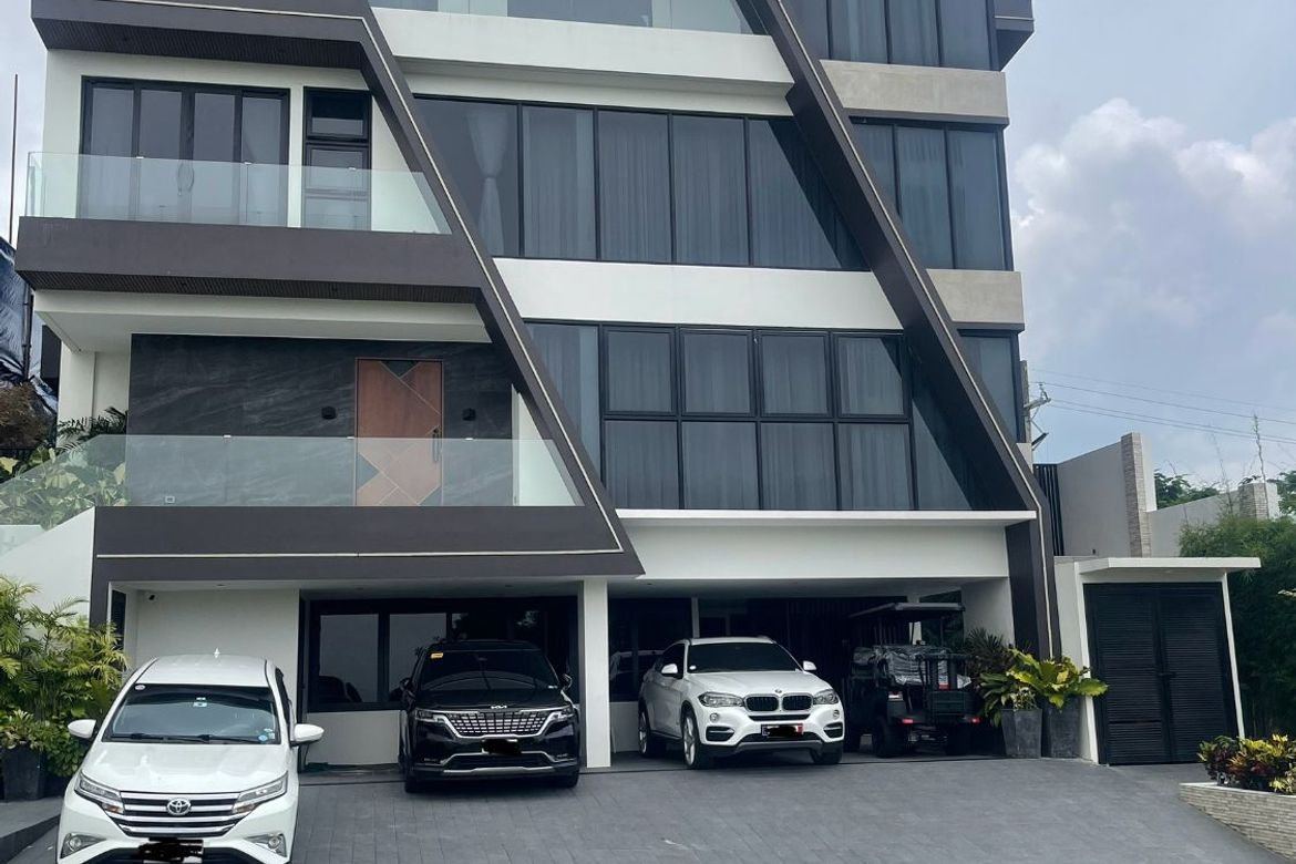 6 Bedroom House for Sale in Maunong, Calamba, Laguna