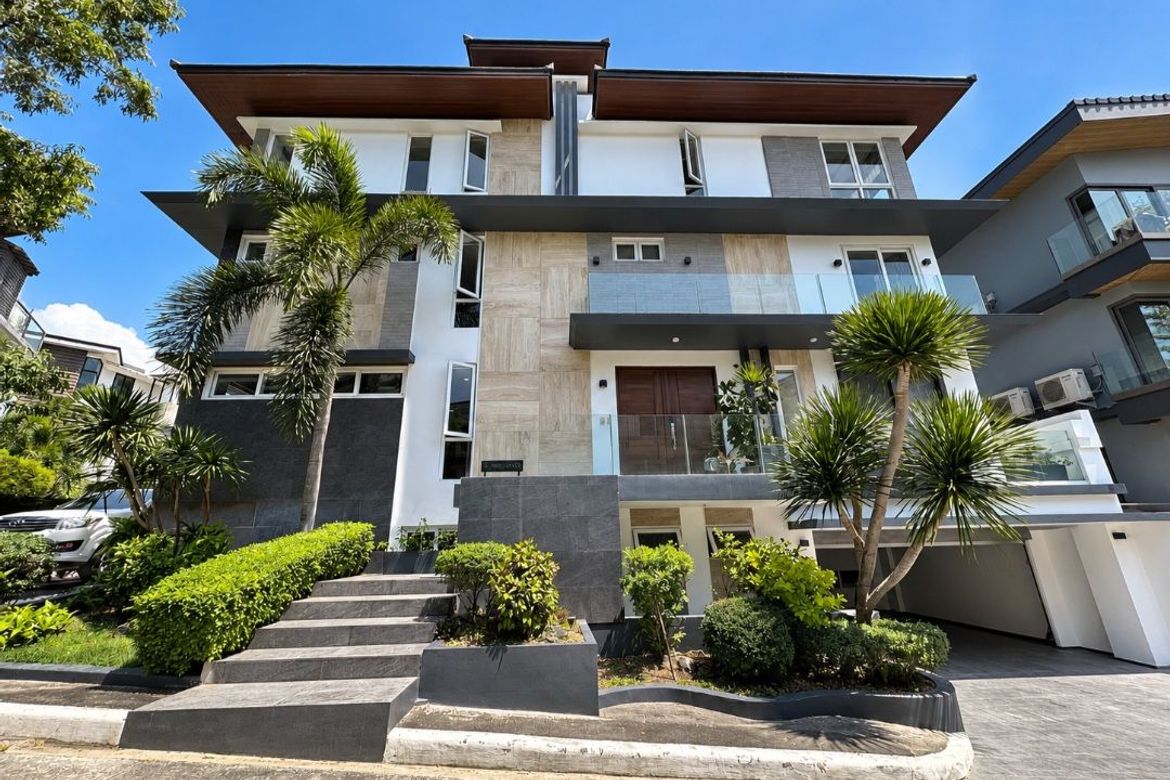 6 Bedroom House for Sale in McKinley Hill Village, McKinley Hill, Taguig, Metro Manila