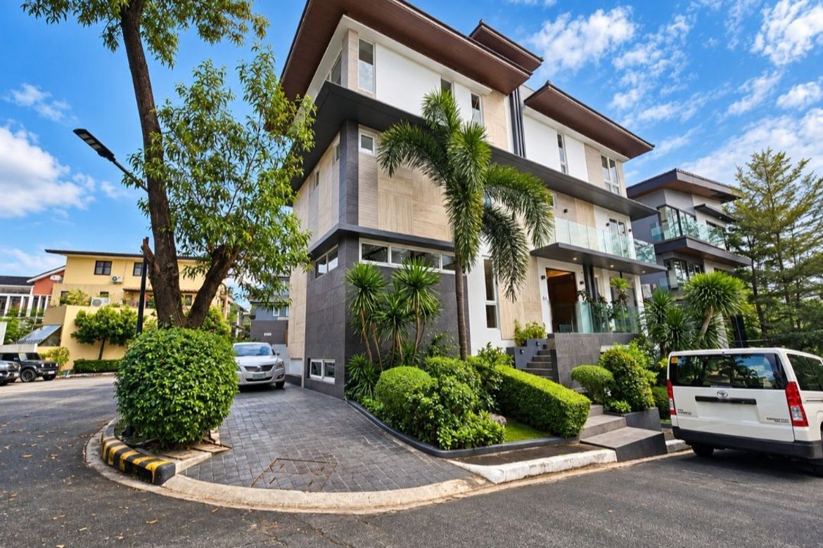6 Bedroom House for Sale in McKinley Hill Village, McKinley Hill, Taguig, Metro Manila – photo 2