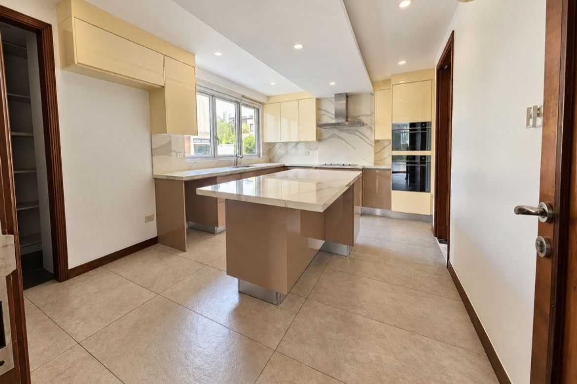 6 Bedroom House for Sale in McKinley Hill Village, McKinley Hill, Taguig, Metro Manila – photo 8