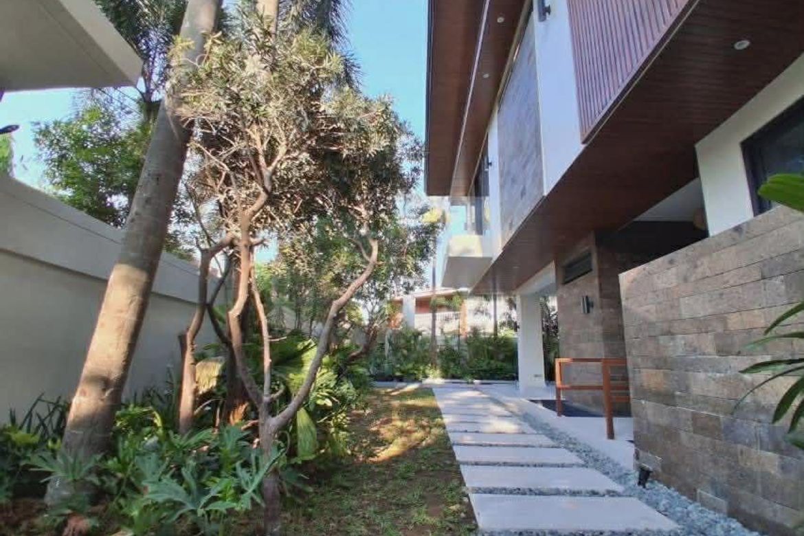 6 Bedroom House for Sale in Merville, Parañaque, Metro Manila – photo 7
