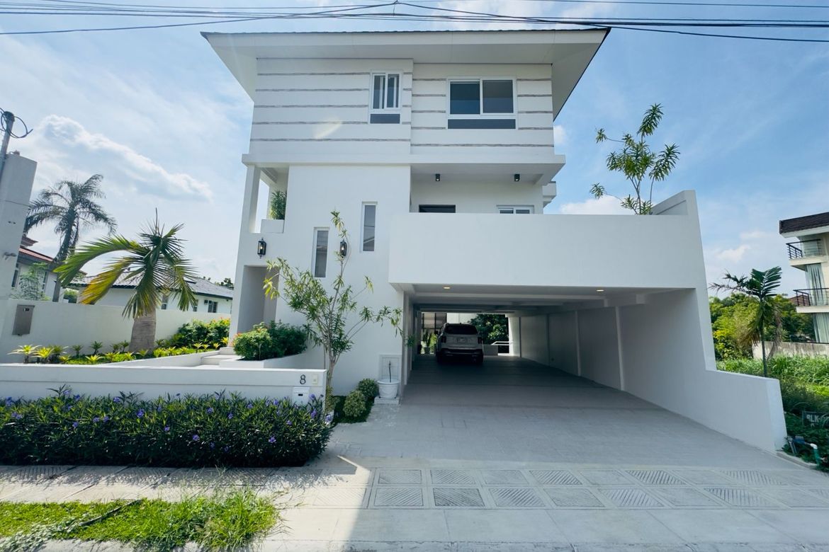 6 Bedroom House for Sale in Molino IV, Bacoor, Cavite