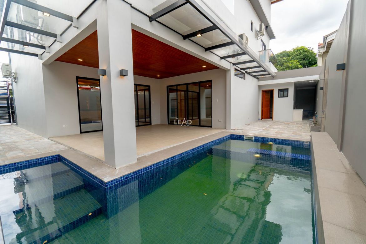 6 Bedroom House for Sale in Moonwalk, Parañaque, Metro Manila – photo 3