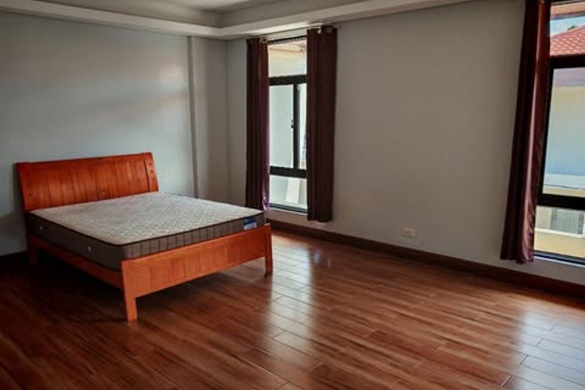 6 Bedroom House for Sale in Moonwalk, Parañaque, Metro Manila – photo 5