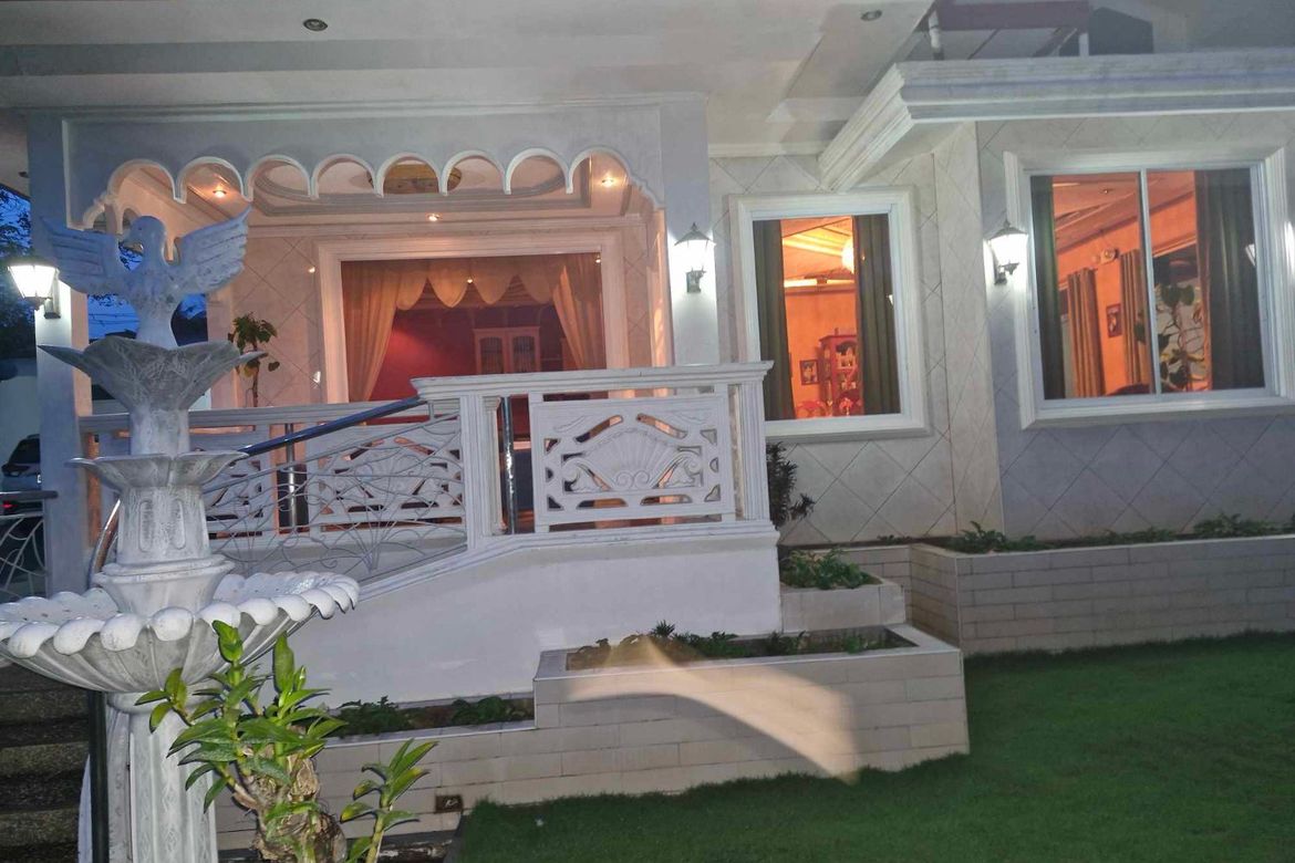 6 Bedroom House for Sale in Nagbalaye, Santa Catalina, Negros Oriental