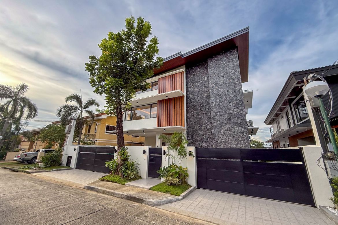 6 Bedroom House for Sale in New Alabang Village, Muntinlupa, Metro Manila