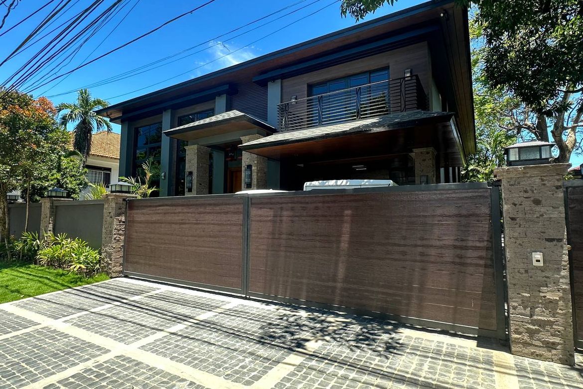 6 Bedroom House for Sale in New Alabang Village, Muntinlupa, Metro Manila