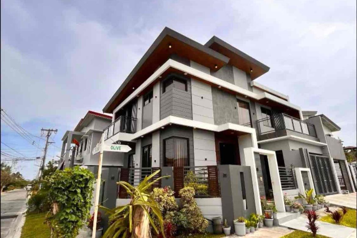 6 Bedroom House for Sale in Pampang, Angeles, Pampanga