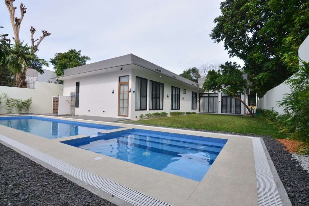 6 Bedroom House for Sale in Pamplona Dos, Las Piñas, Metro Manila