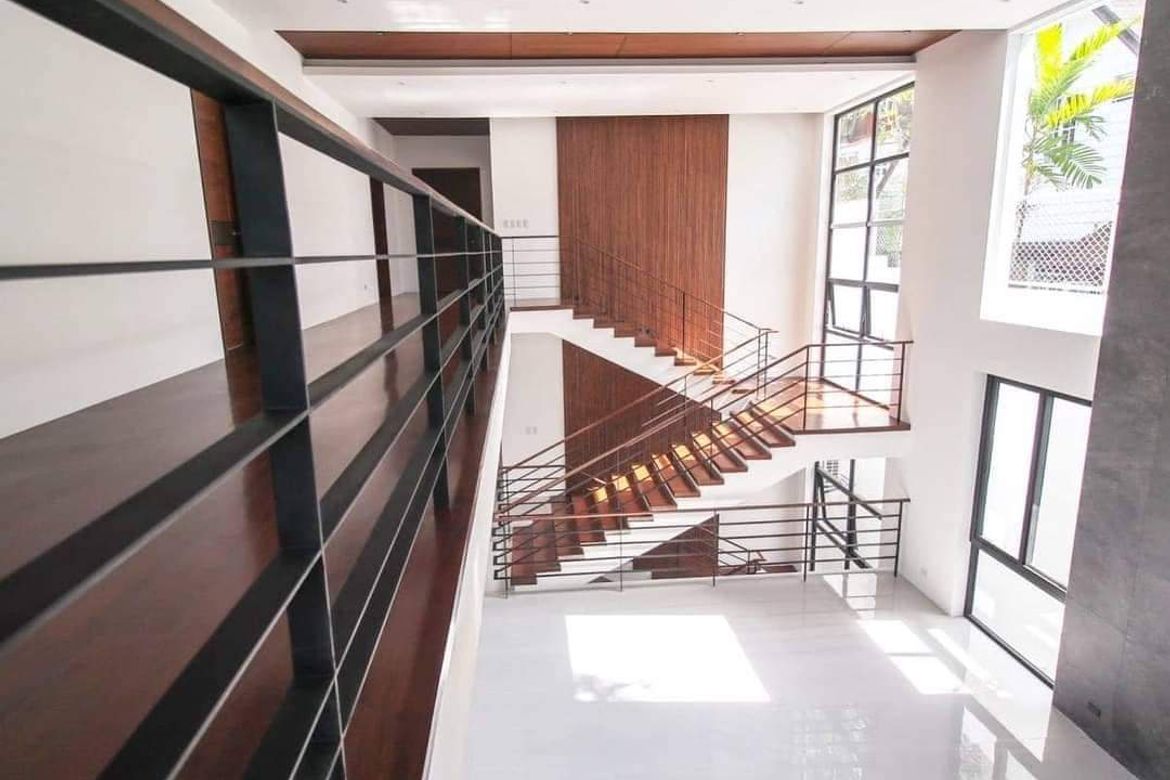 6 Bedroom House for Sale in Pansol, Quezon City, Metro Manila