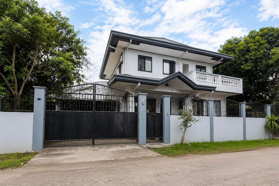 6 Bedroom House for Sale in Parian, Mexico, Pampanga