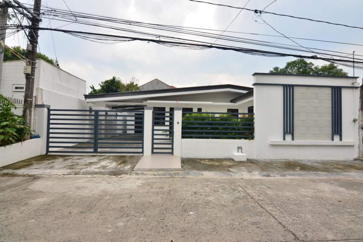 6 Bedroom House for Sale in Pilar, Las Piñas, Metro Manila