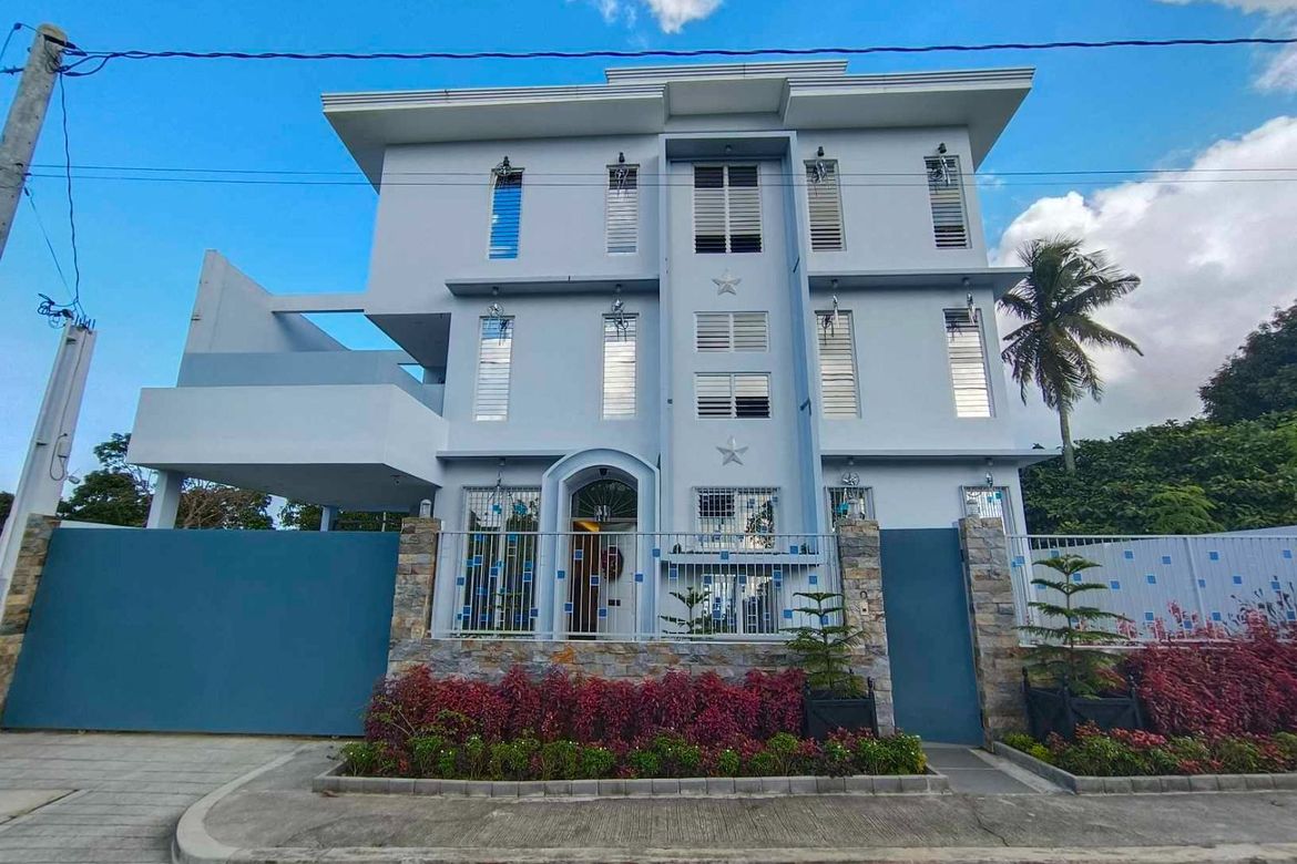 6 Bedroom House for Sale in Poblacion Barangay 9, Lipa, Batangas
