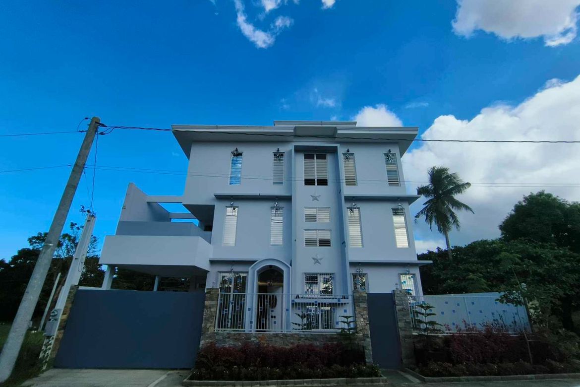 6 Bedroom House for Sale in Poblacion Barangay 9, Lipa, Batangas – photo 2