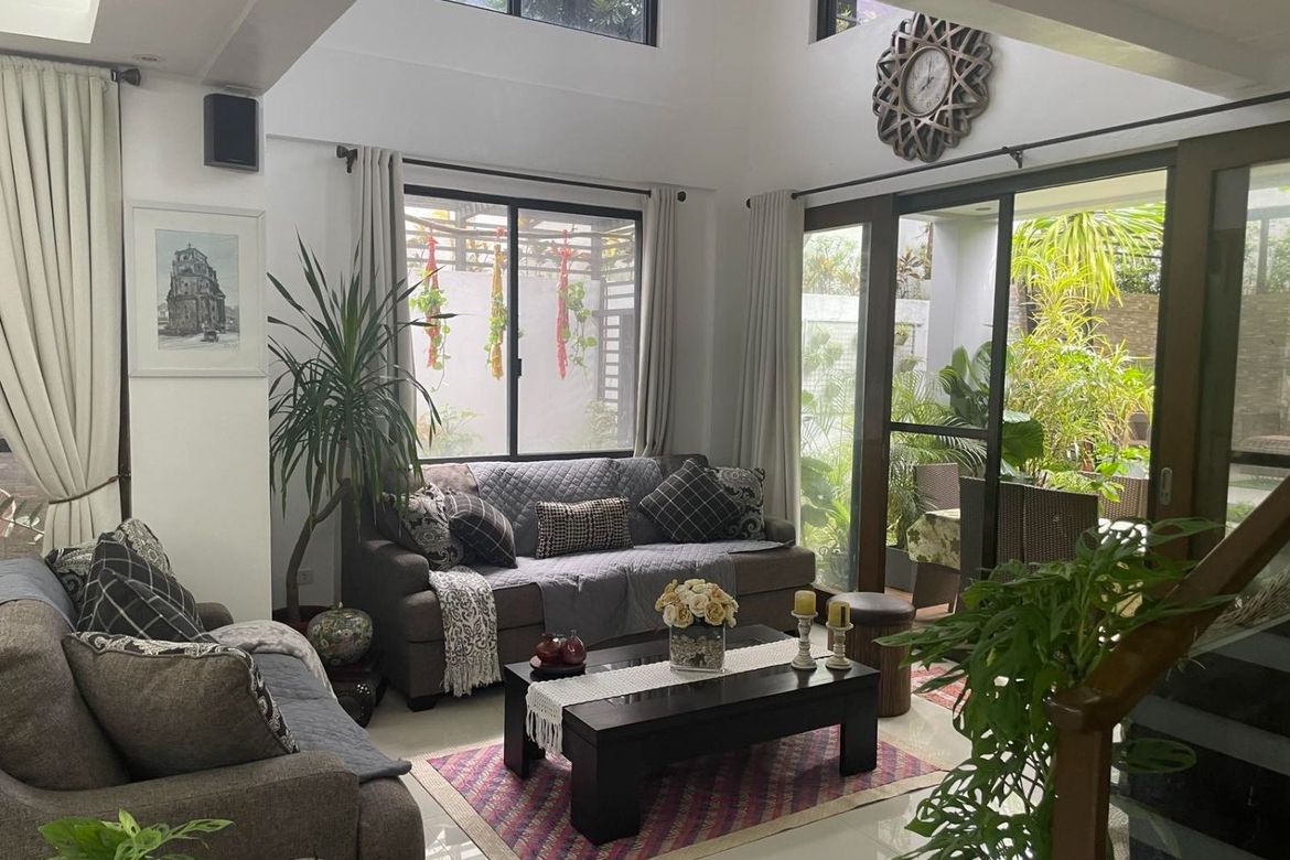 6 Bedroom House for Sale in Royale Tagaytay Estates, Buck Estate, Alfonso, Cavite