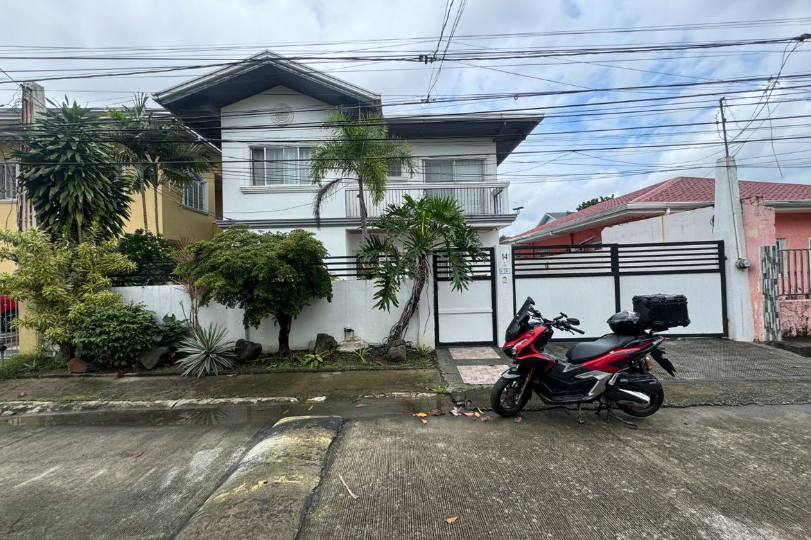 6 Bedroom House for Sale in San Isidro, Parañaque, Metro Manila
