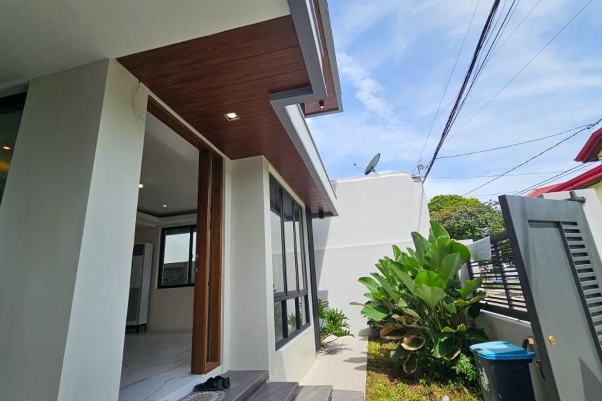 6 Bedroom House for Sale in San Isidro, Parañaque, Metro Manila – photo 4