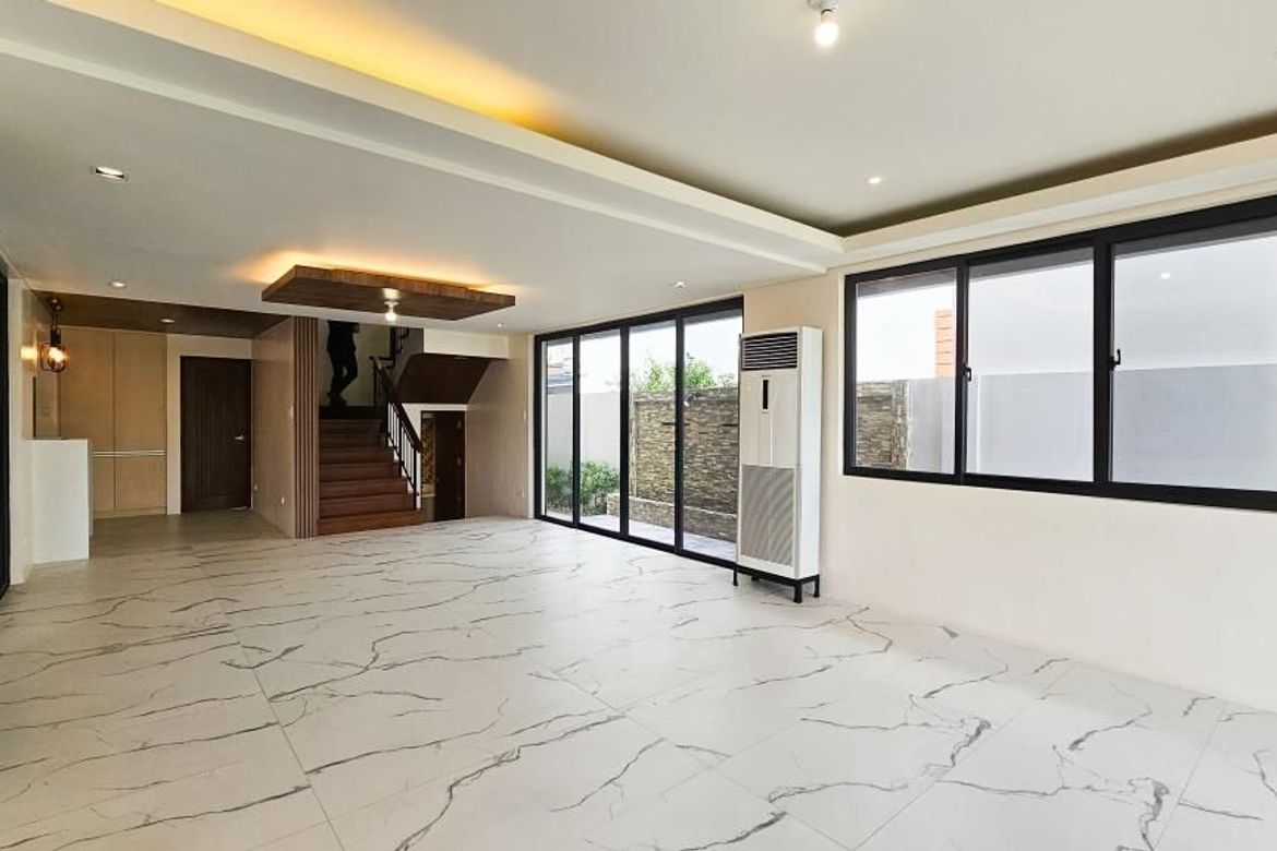 6 Bedroom House for Sale in San Isidro, Parañaque, Metro Manila – photo 5