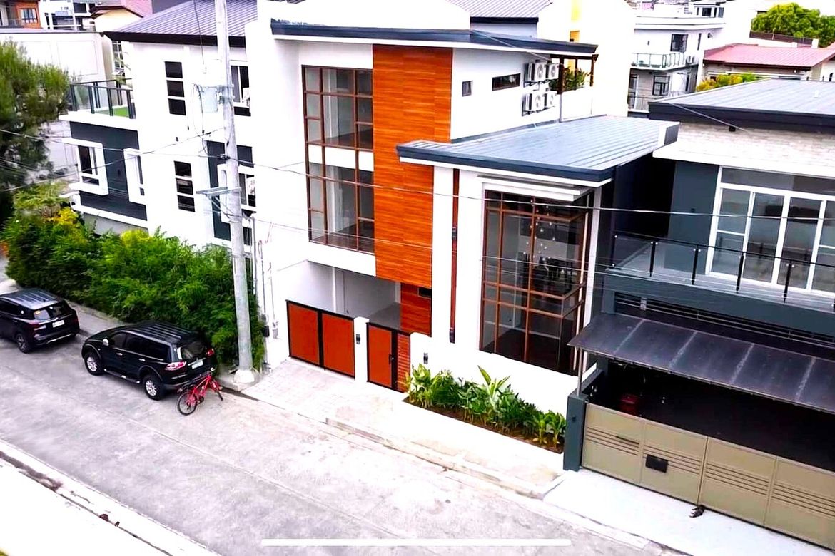 6 Bedroom House for Sale in San Juan, Taytay, Rizal
