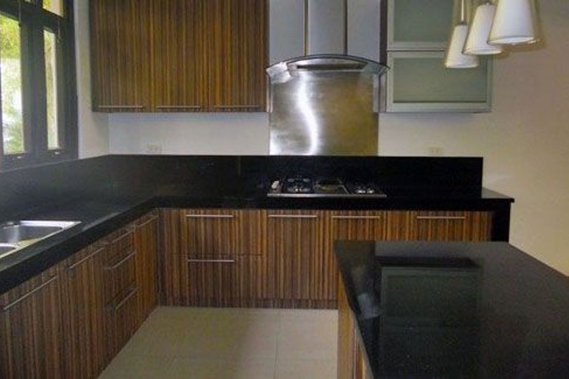 6 Bedroom House for Sale in San Lorenzo, Makati, Metro Manila near MRT-3 Ayala – photo 7