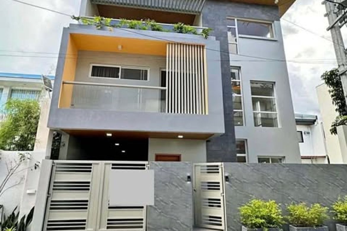 6 Bedroom House for Sale in San Miguel, Pasig, Metro Manila