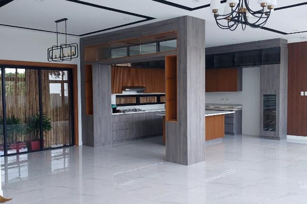 6 Bedroom House for Sale in San Miguel, Pasig, Metro Manila