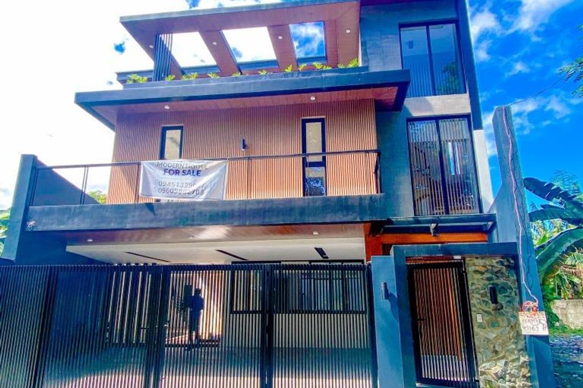 6 Bedroom House for Sale in San Miguel, Pasig, Metro Manila
