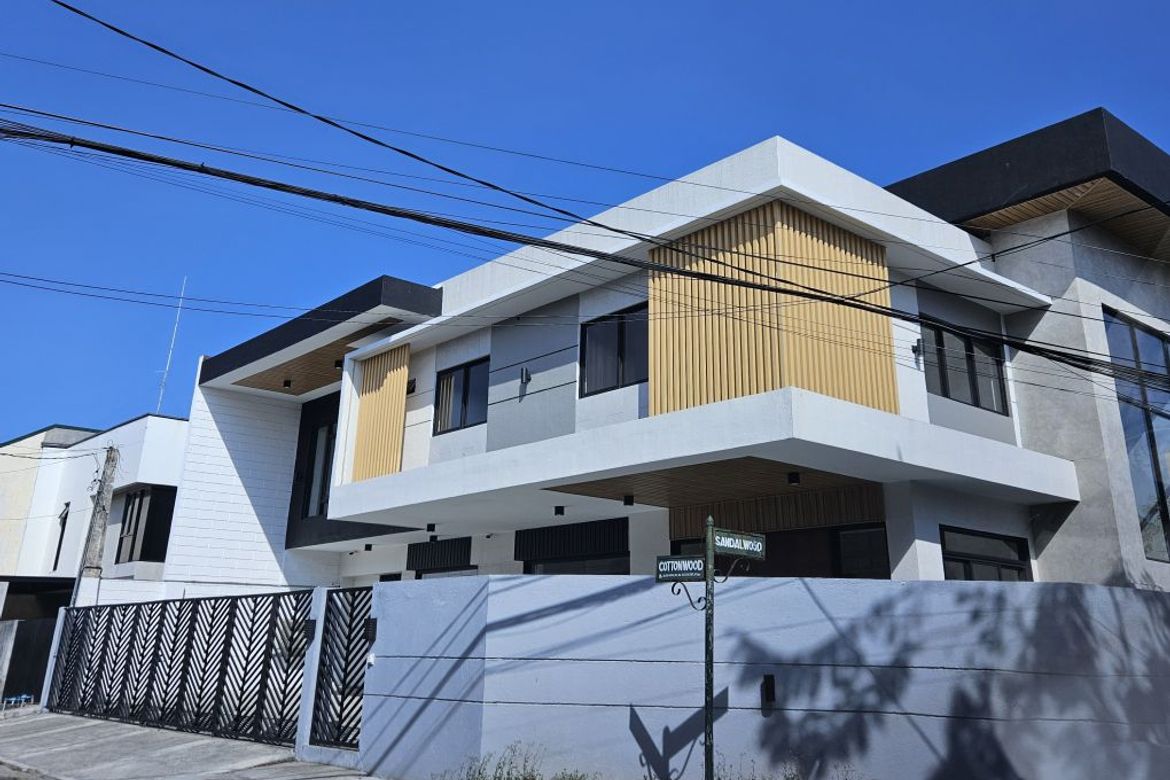 6 Bedroom House for Sale in San Nicolas, Pasig, Metro Manila