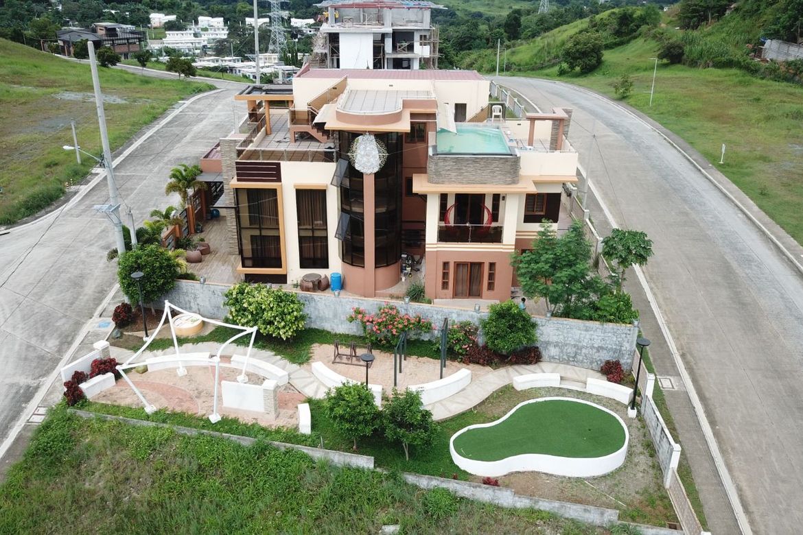6 Bedroom House for Sale in San Roque, Antipolo, Rizal