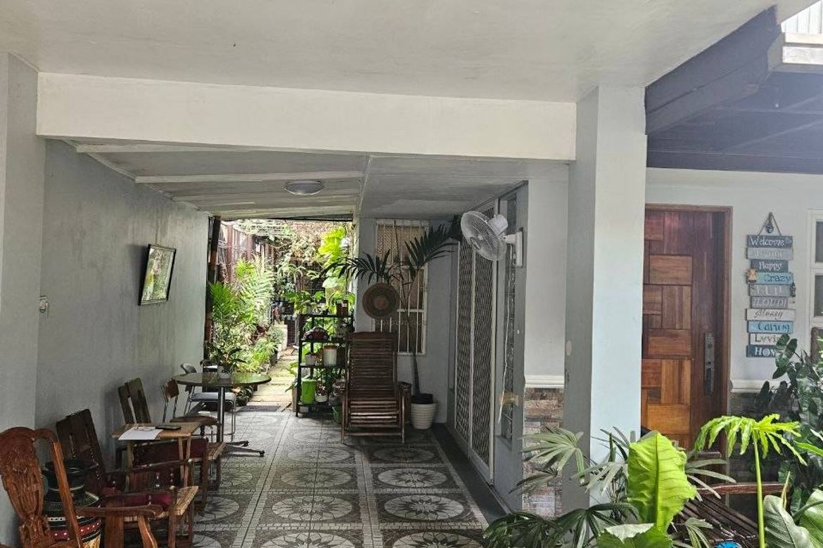 6 Bedroom House for Sale in Sangandaan, Quezon City, Metro Manila – photo 2