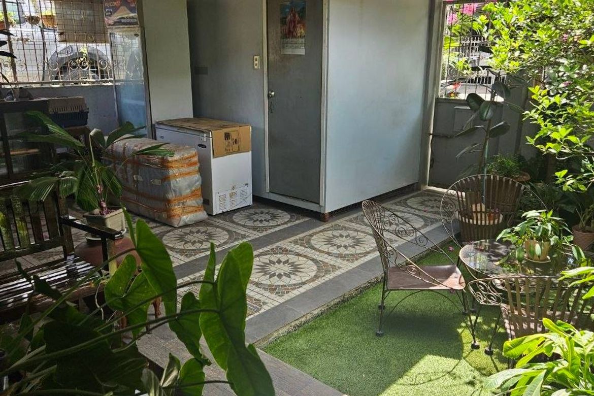6 Bedroom House for Sale in Sangandaan, Quezon City, Metro Manila – photo 4