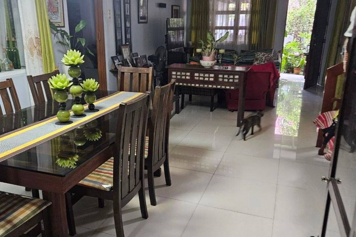 6 Bedroom House for Sale in Sangandaan, Quezon City, Metro Manila – photo 8