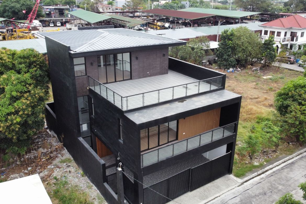 6 Bedroom House for Sale in Santa Ana, Taytay, Rizal