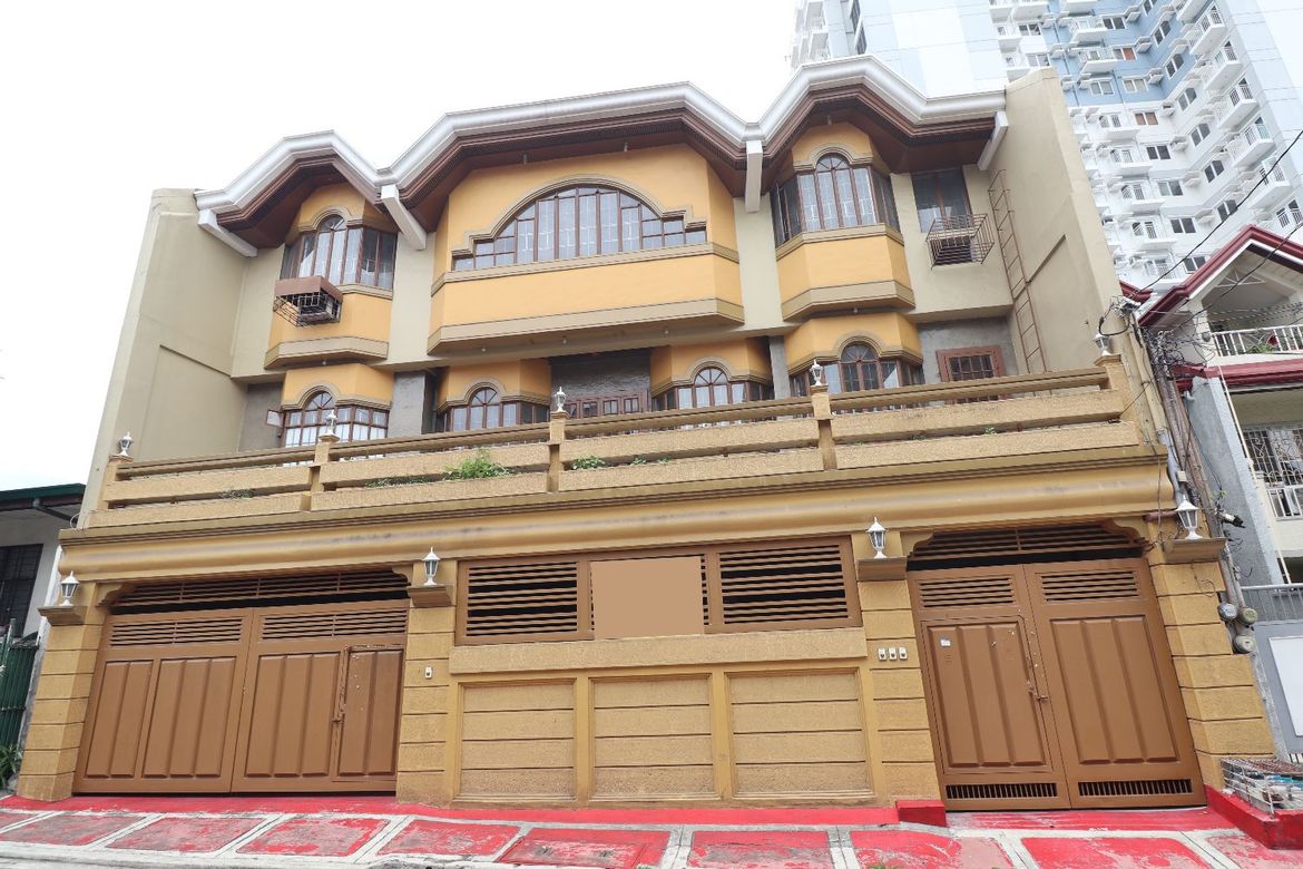 6 Bedroom House for Sale in Santa Cruz, Manila, Metro Manila near LRT-1 Doroteo Jose – photo 2