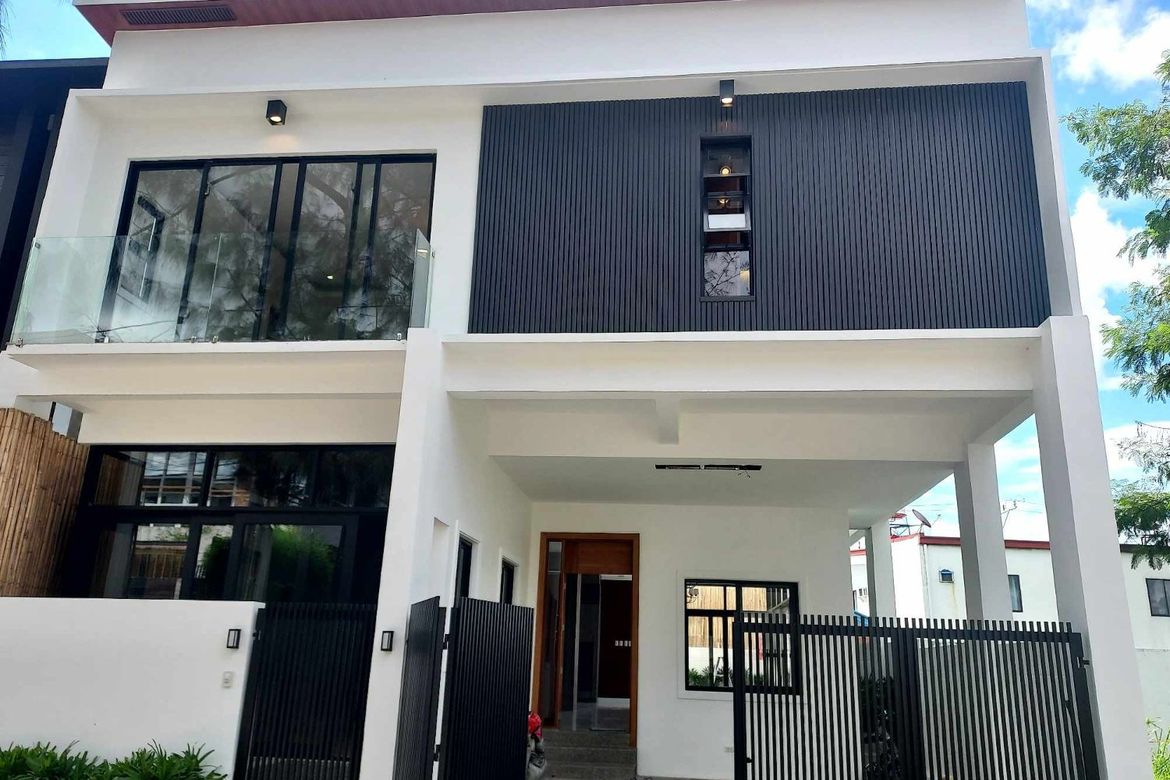 6 Bedroom House for Sale in Santo Domingo, Cainta, Rizal