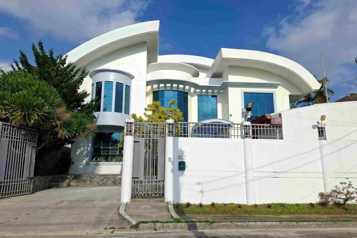 6 Bedroom House for Sale in Tabuc Suba, Iloilo City, Iloilo