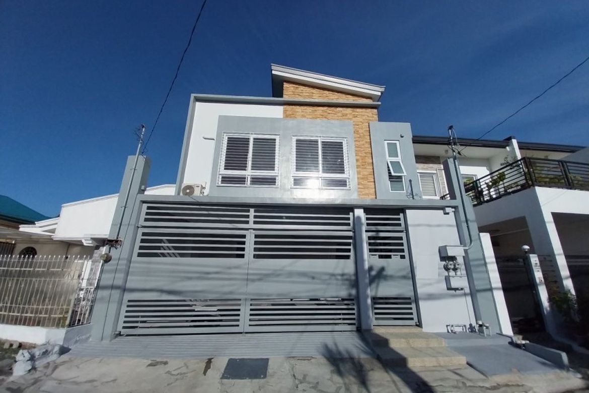 6 Bedroom House for Sale in Talon Dos, Las Piñas, Metro Manila