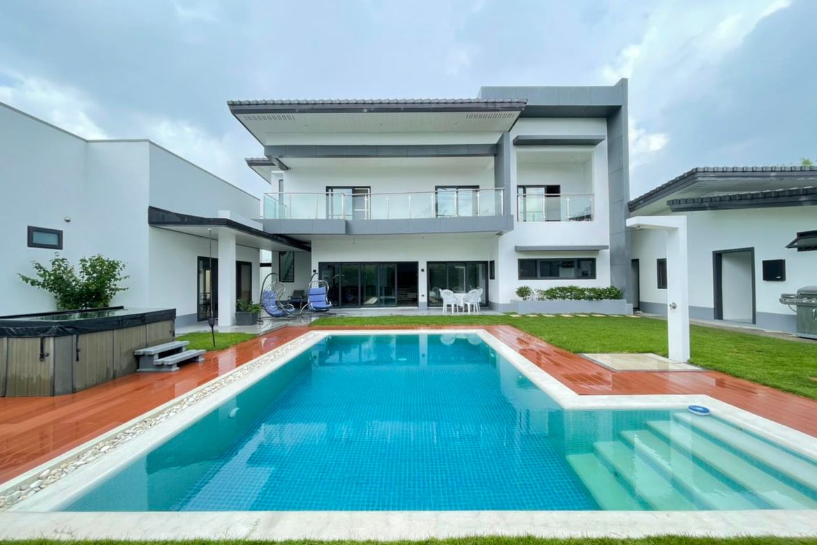 6 Bedroom House for Sale in Telabastagan, San Fernando, Pampanga