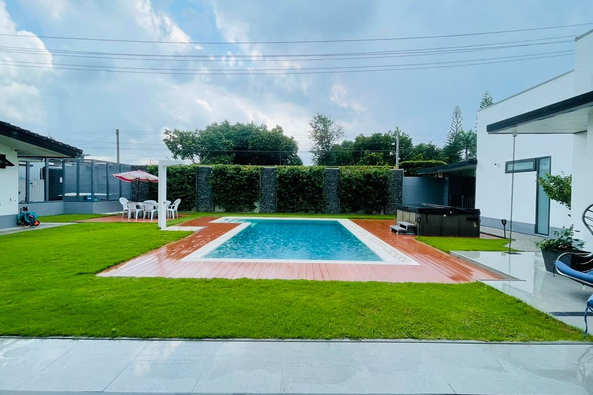 6 Bedroom House for Sale in Telabastagan, San Fernando, Pampanga – photo 2