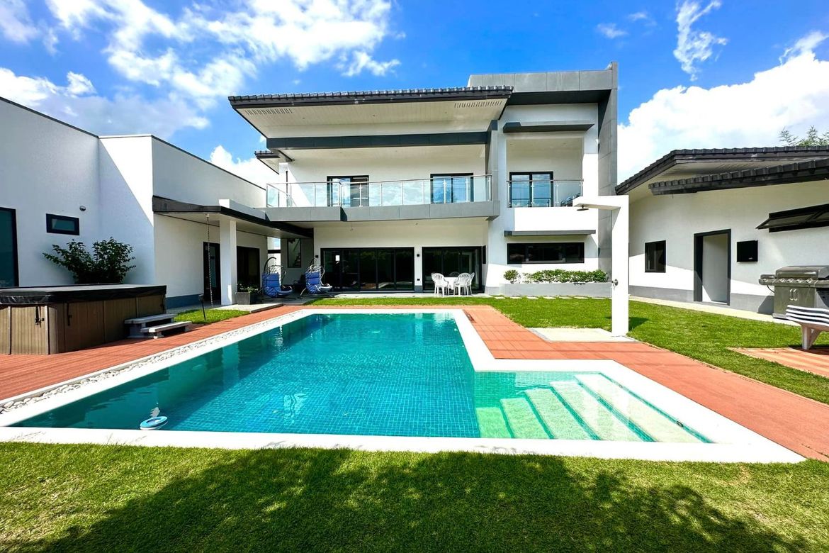 6 Bedroom House for Sale in Telabastagan, San Fernando, Pampanga – photo 2